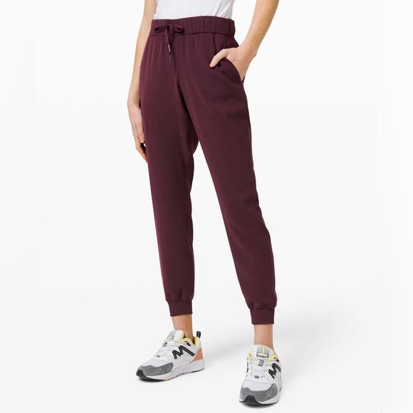 Lululemon On the Fly Jogger *Woven in Cassis Size 2 - Picture 1 of 5